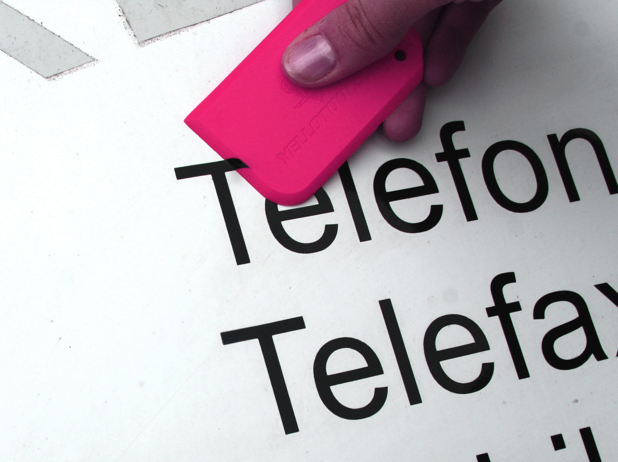 Aufkleber entfernen mit Yellotools YelloBlade Pink