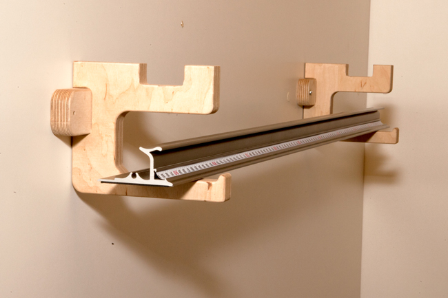 Yellotools LeanRuler Brackets Wall Montagebeispiel