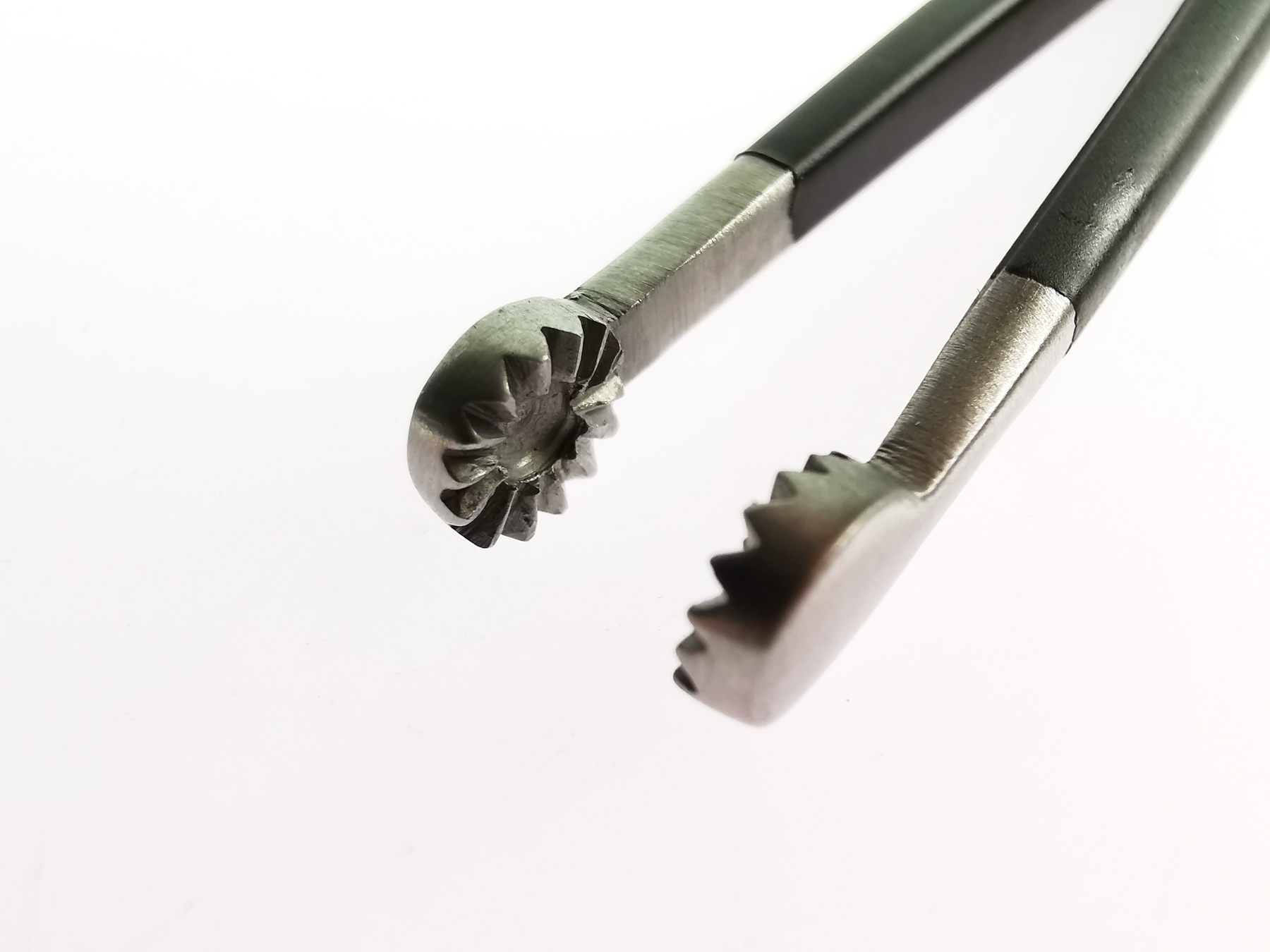 Yellotools WrapTweezer Disc detail view opened