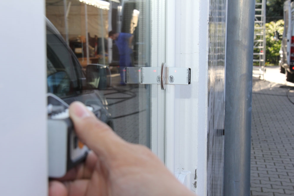 Yellotools EasyNooks application with YelloDistance Check 2