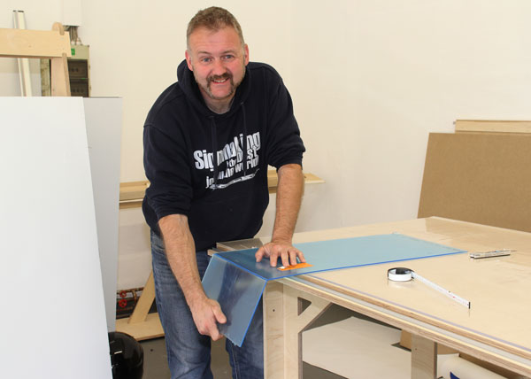 Plexiglas schneiden mit Yellotools P-Glas Twin Anwendungsbild 2