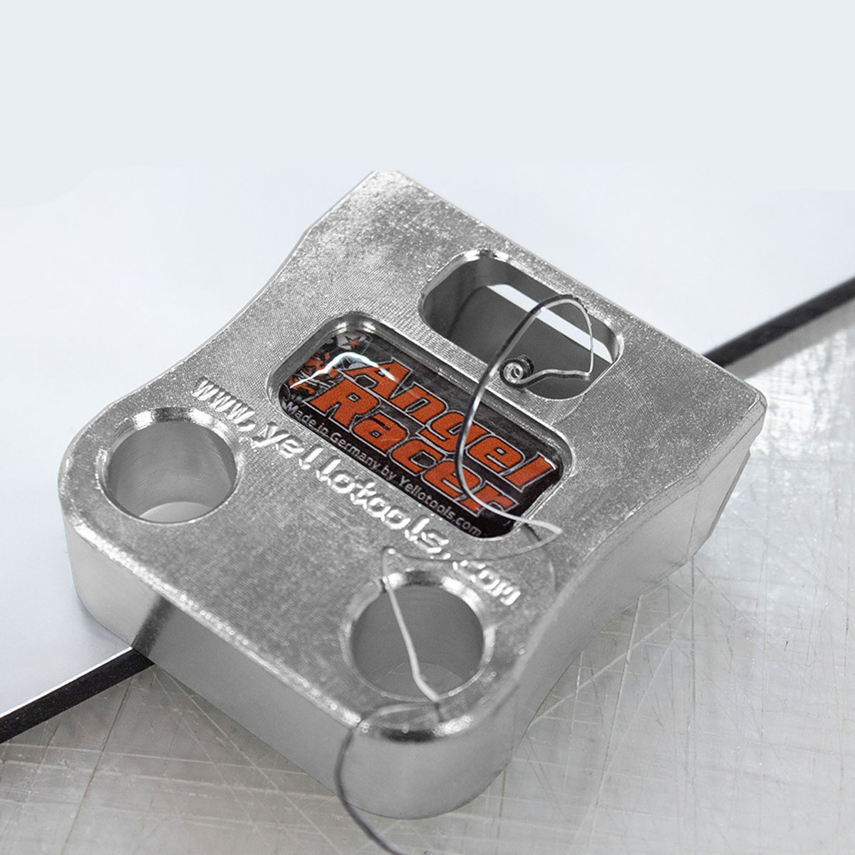 Yellotools AngelRacer als Entgrater