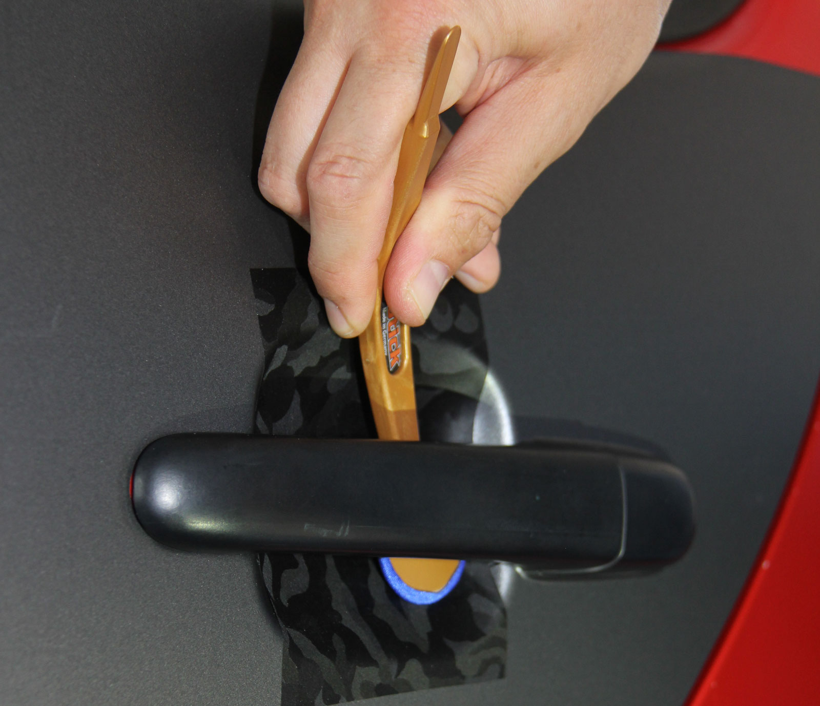 Yellotools WrapStick Betty Gold application example car door handle