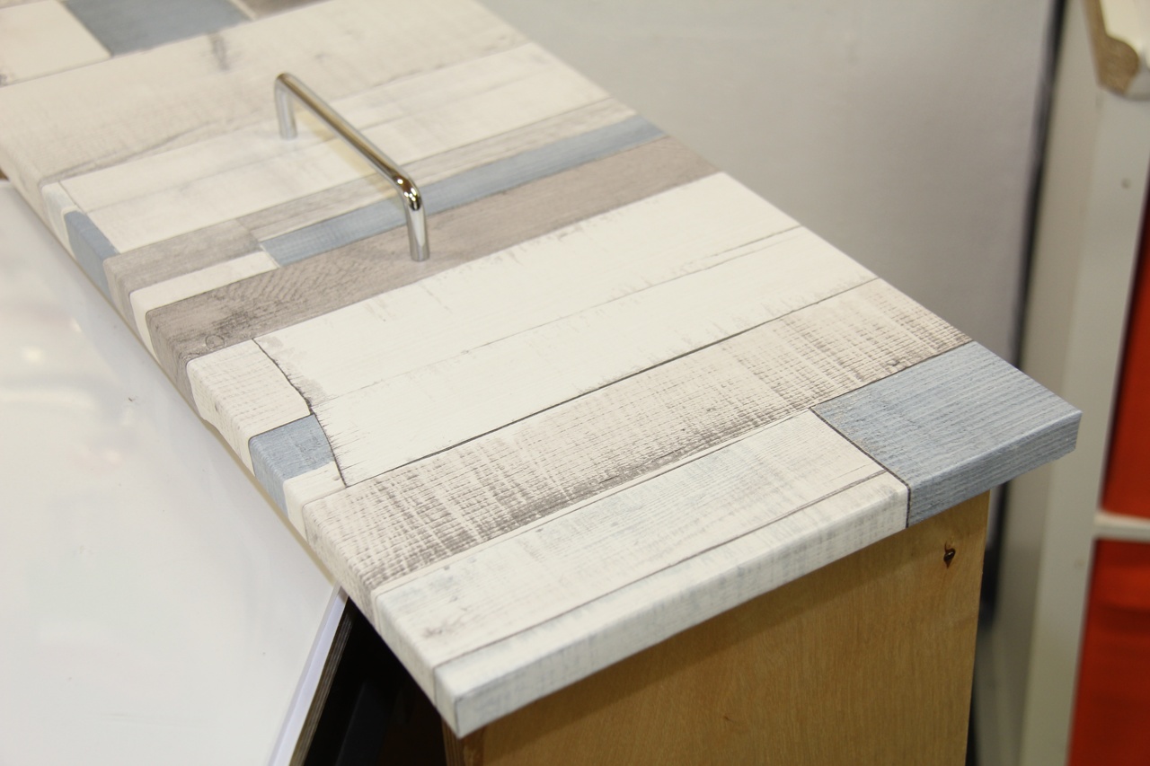 Yellotools EdgeWrap Cutter Anwendungsbild 5 Möbel folieren