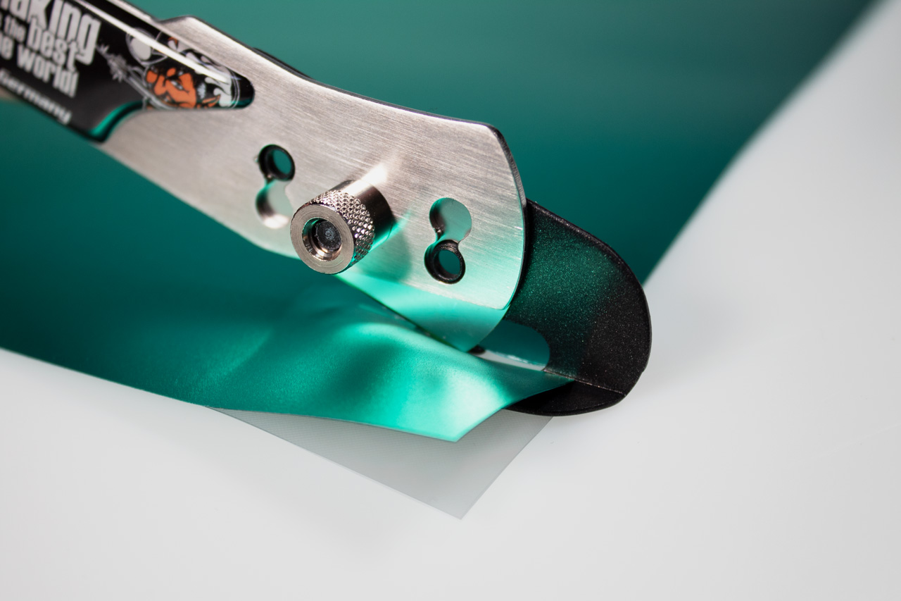 Yellotools BodyGuardKnife EVO pull cut application