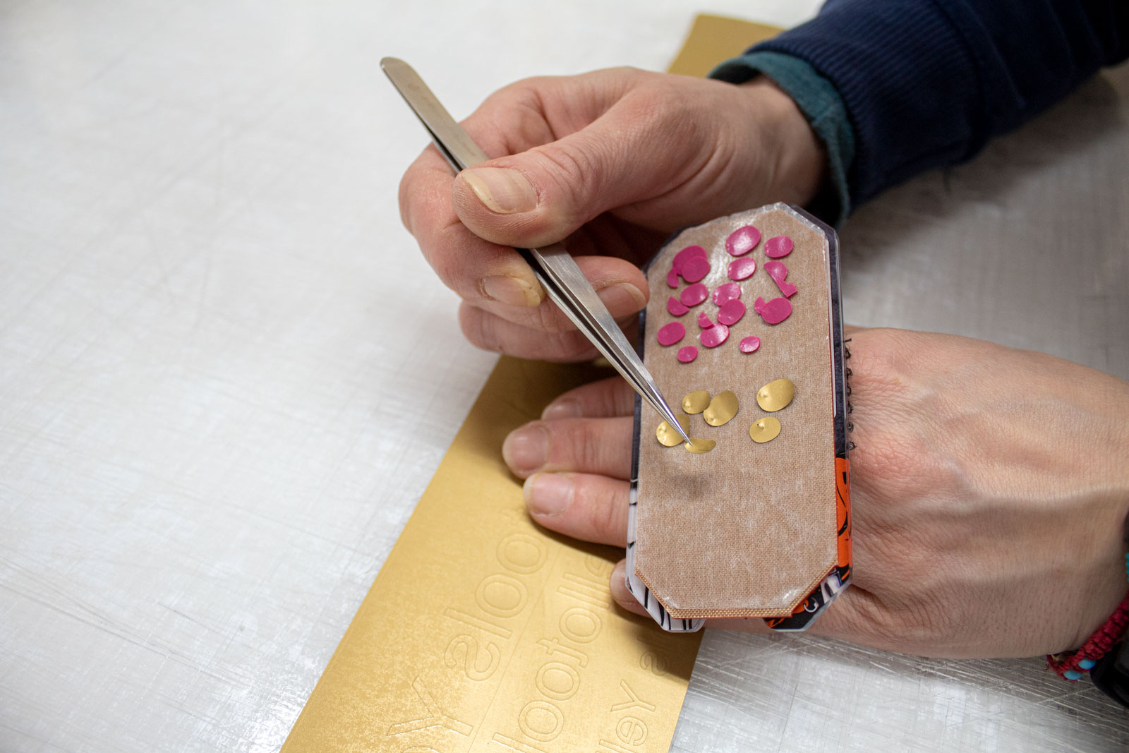 Yellotools EasyWeed Ring weeding aid application example 2