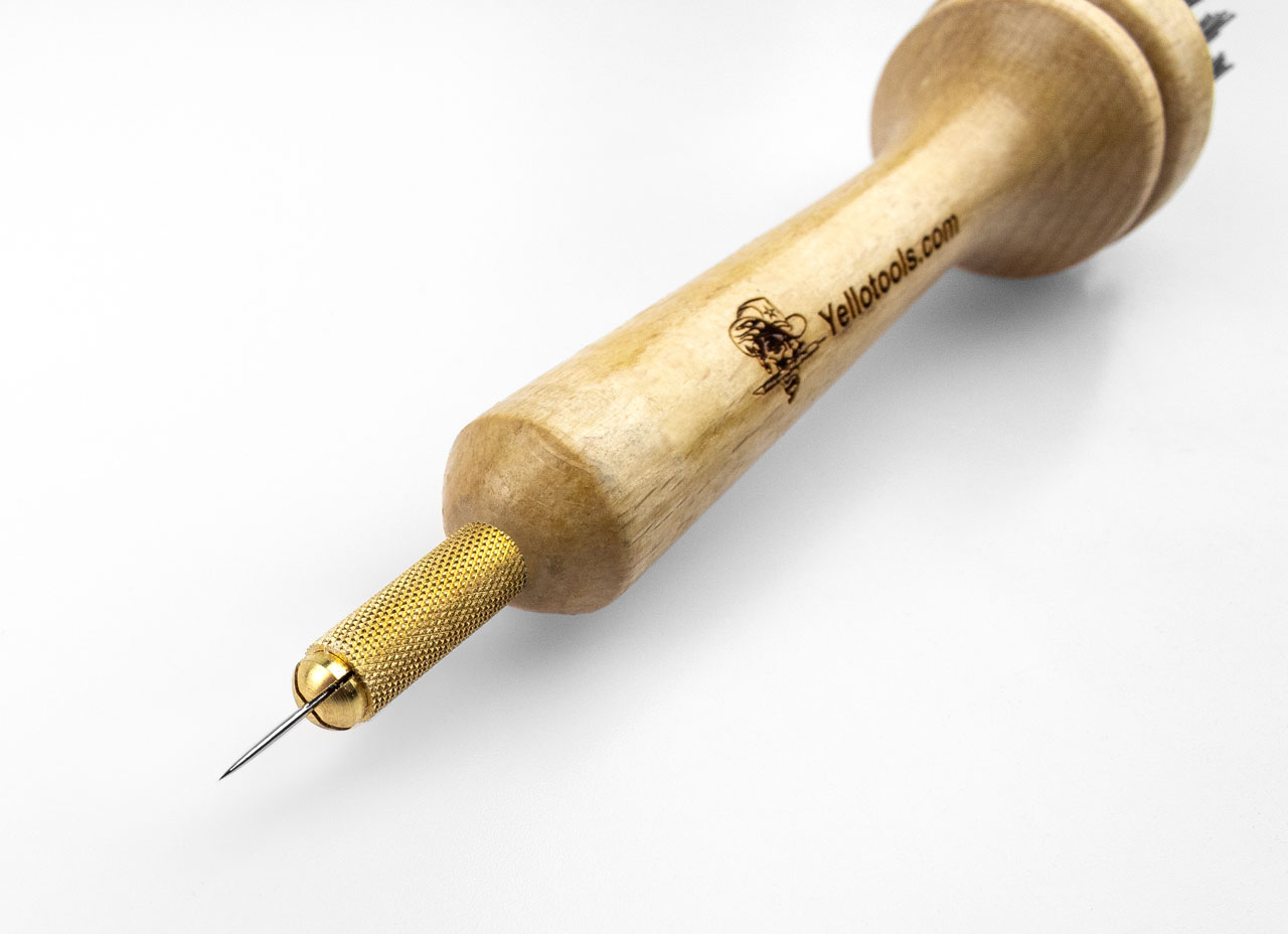 Yellotools YelloBrush | Nietenbürste mit Aufstechnadel mit Schutzkappe