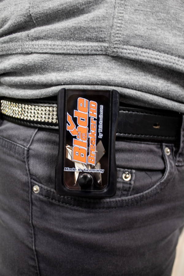 Yellotools BladeBreaker HD black on belt