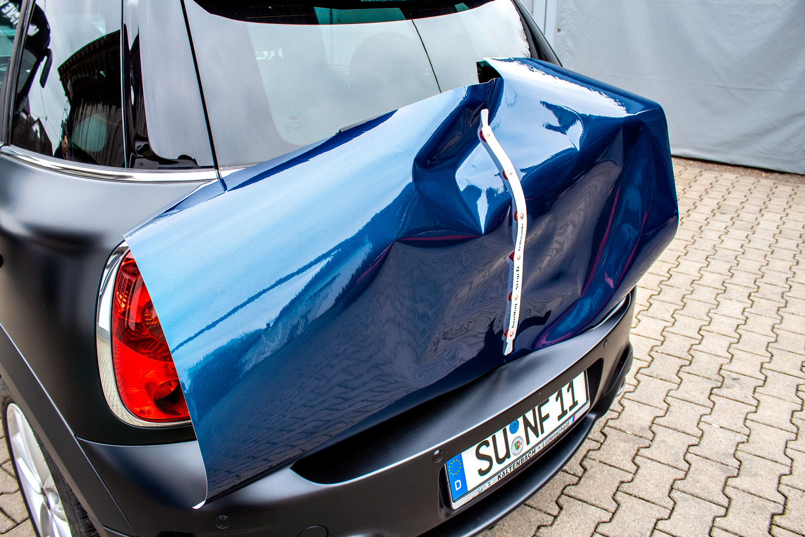 JoniMag 6 | Application magnetic chain for car wrapping 1