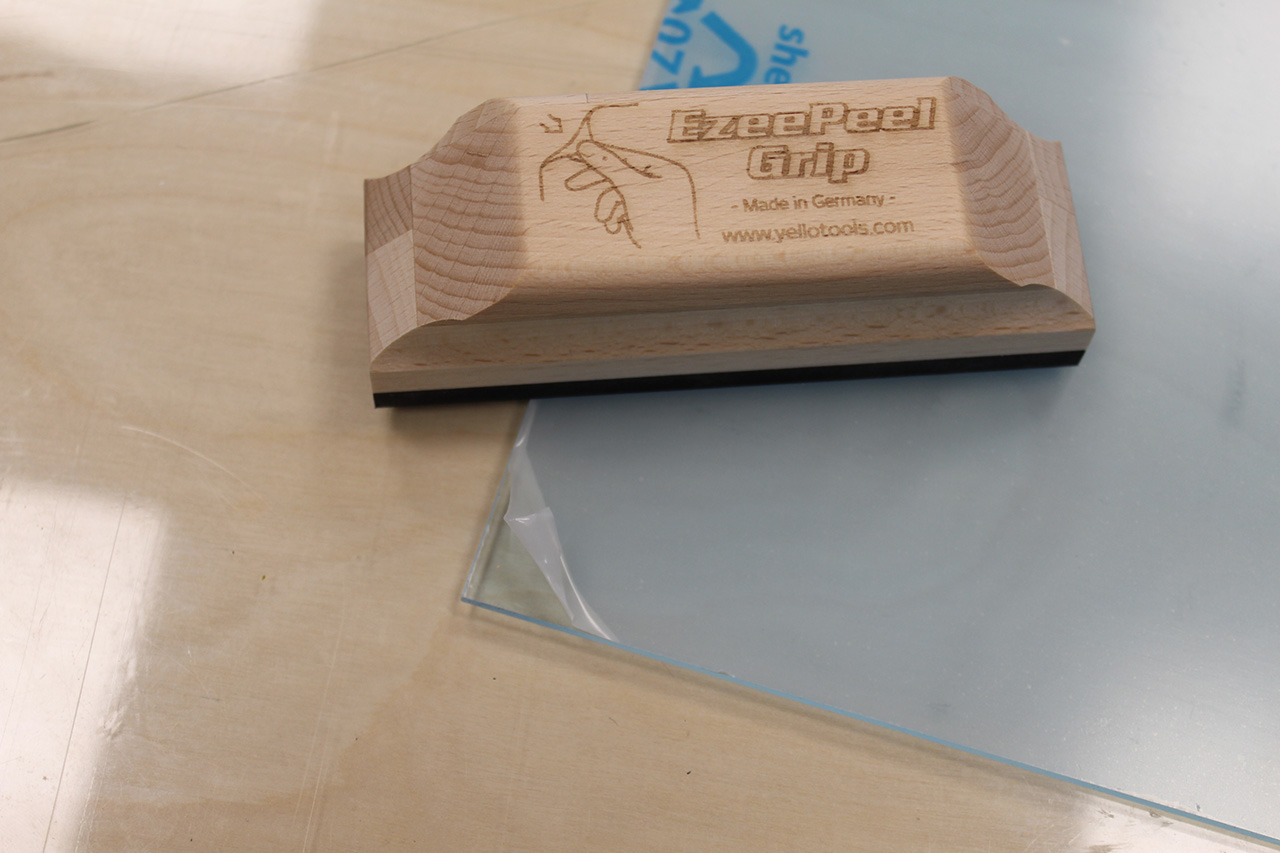 EzeePeel Grip | Removing protective vinyl | Application 4