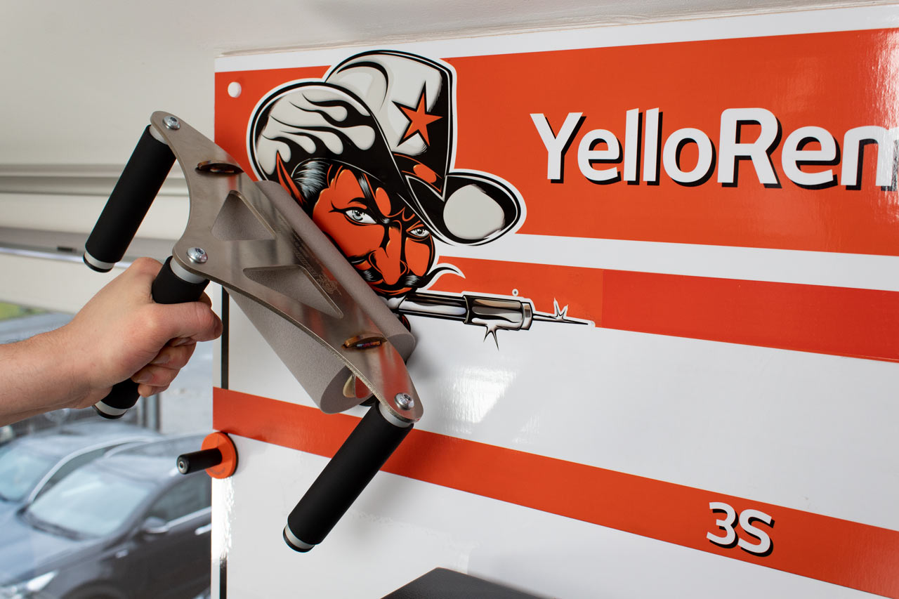 Yellotools WallRoller Chrissi | Lightweight pressure roller for self-adhesive films Application one-handed