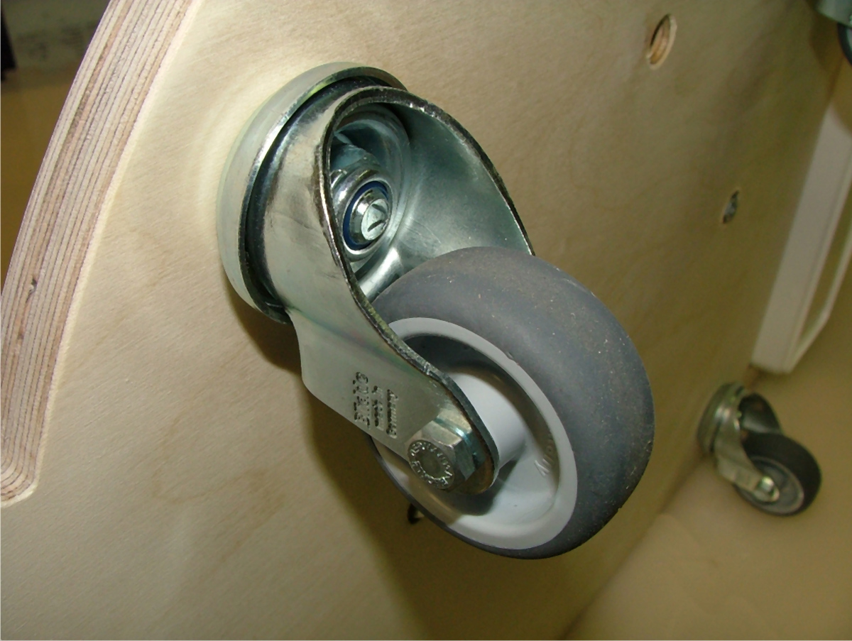 Yellotools LowRider smooth running swivel castors