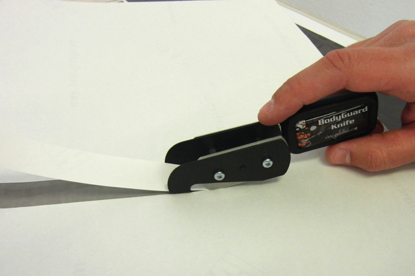 Yellotools BodyGuardKnife Twin Flexi application picture parallel cut