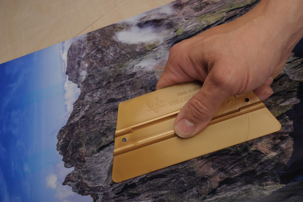 Yellotools ProWrap Duo plastic squeegee application picture 1