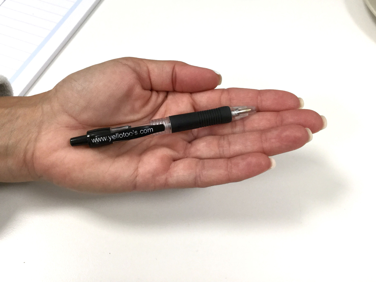Yellotools YelloPen Mini Größenvergleich Handfläche