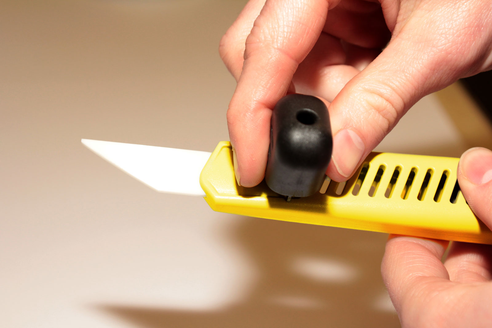 SignTrim CeraSwitch | Entgrater mit Keramikklinge