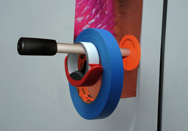 Yellotools LongMag HD functioning as a holder for work tools