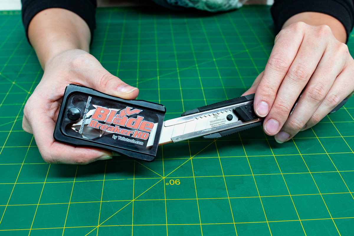 Box to break off knife blades | Yellotools | CarWrap
