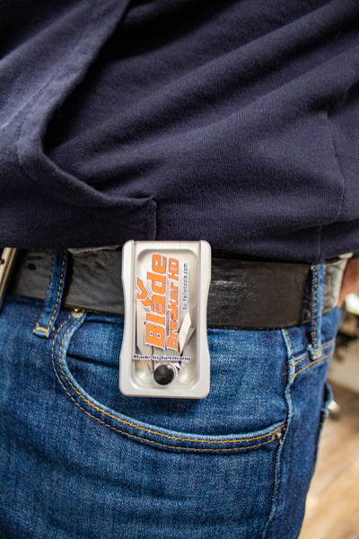 Yellotools BladeBreaker HD silver on belt