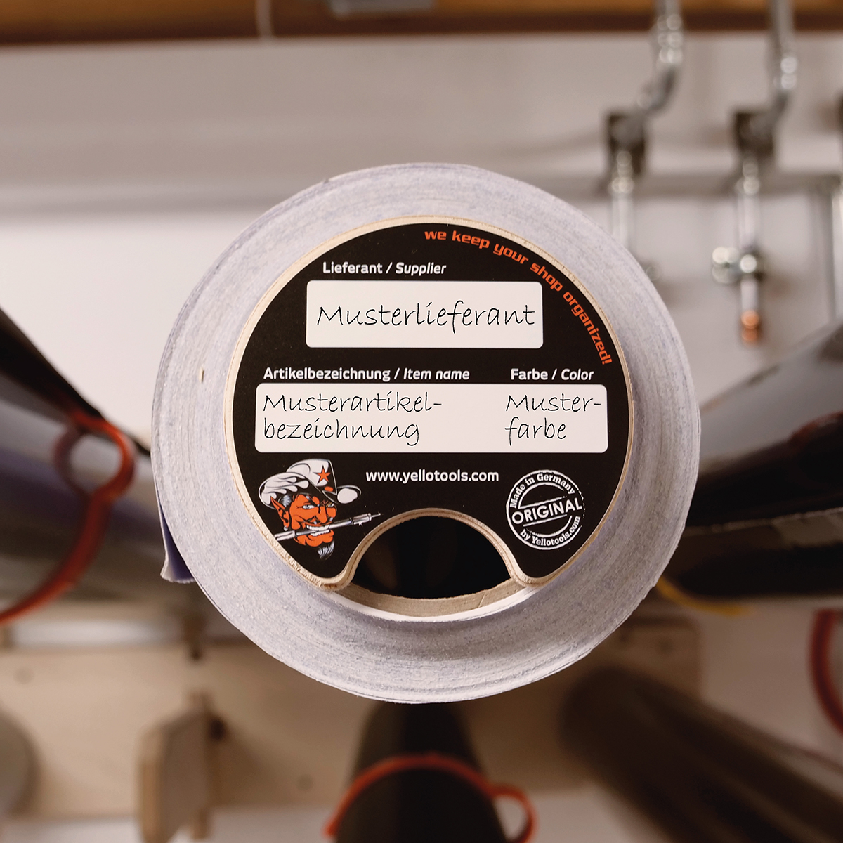 MediaLid Folienrollendeckel Vorderseite in einer Folienrolle horizontal gelagert mit Feldern für Lieferant und Artikelbezeichnung