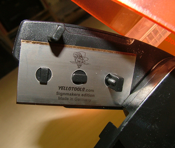 Yellotools CutCoaster Schneidemaus mit TitanBlade Nahansicht